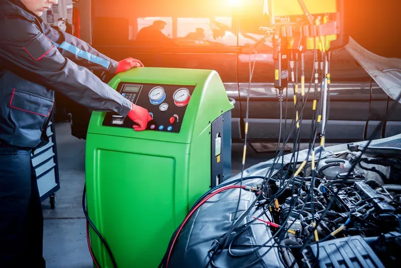 Statie de climatizare auto in atelier